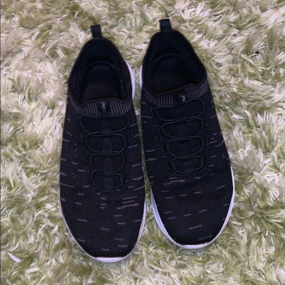 womens sketchers tennis shoes